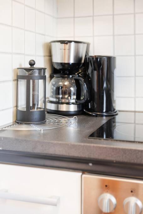 - 3-Bedroom Apartment Luxury: Central & Spacious In Duisburg & Big Tv And Kitchen - Exterior photo