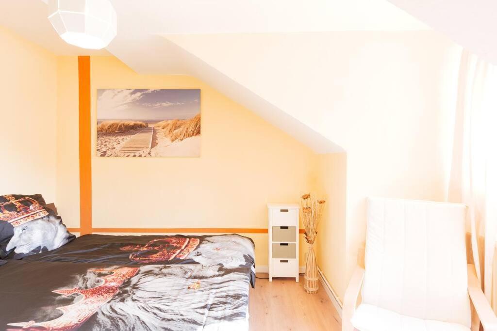 - 3-Bedroom Apartment Luxury: Central & Spacious In Duisburg & Big Tv And Kitchen - Exterior photo