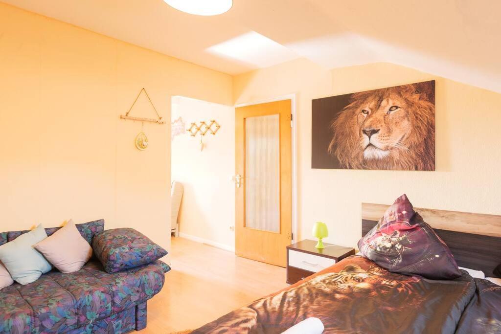 - 3-Bedroom Apartment Luxury: Central & Spacious In Duisburg & Big Tv And Kitchen - Exterior photo