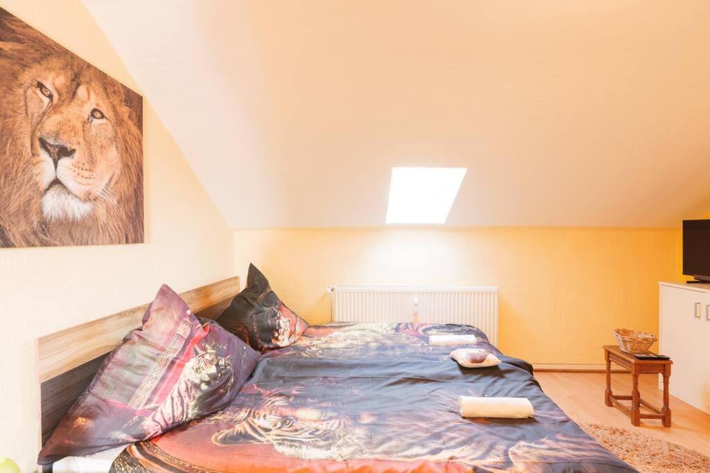 - 3-Bedroom Apartment Luxury: Central & Spacious In Duisburg & Big Tv And Kitchen - Exterior photo